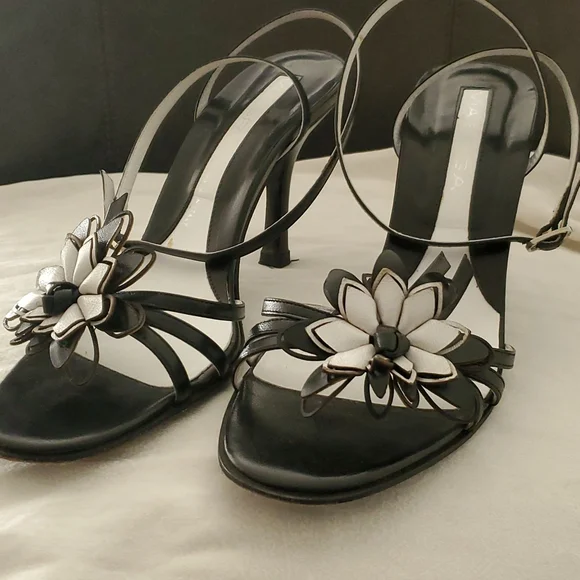 Via Spiga Floral Black and White sandal - Picture 2 of 5